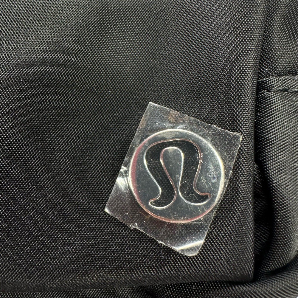 Lululemon Everywhere Belt Bag, NWT, Black - Picture 12 of 12